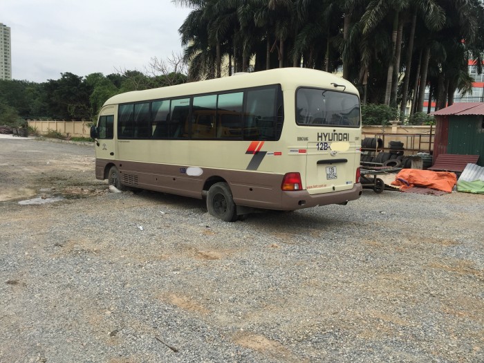 Huyndai County Đồng Vàng 29 chỗ, biển 12