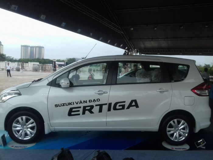 Suzuki Ertiga 7 chỗ nhập khẩu khuyến mại lớn trong tháng 12