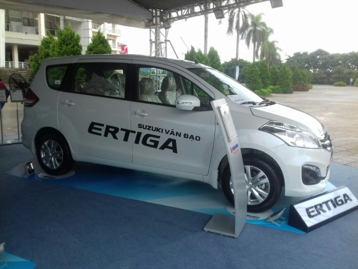 Suzuki Ertiga 7 chỗ nhập khẩu khuyến mại lớn trong tháng 12