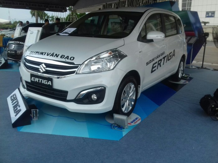 Suzuki Ertiga 7 chỗ nhập khẩu khuyến mại lớn trong tháng 12