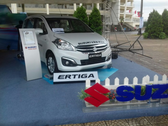 Suzuki Ertiga 7 chỗ nhập khẩu khuyến mại lớn trong tháng 12