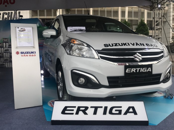 Suzuki Ertiga 7 chỗ nhập khẩu khuyến mại lớn trong tháng 12