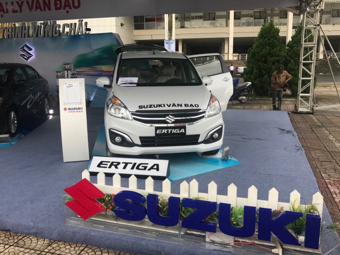 Suzuki Ertiga 7 chỗ nhập khẩu khuyến mại lớn trong tháng 12