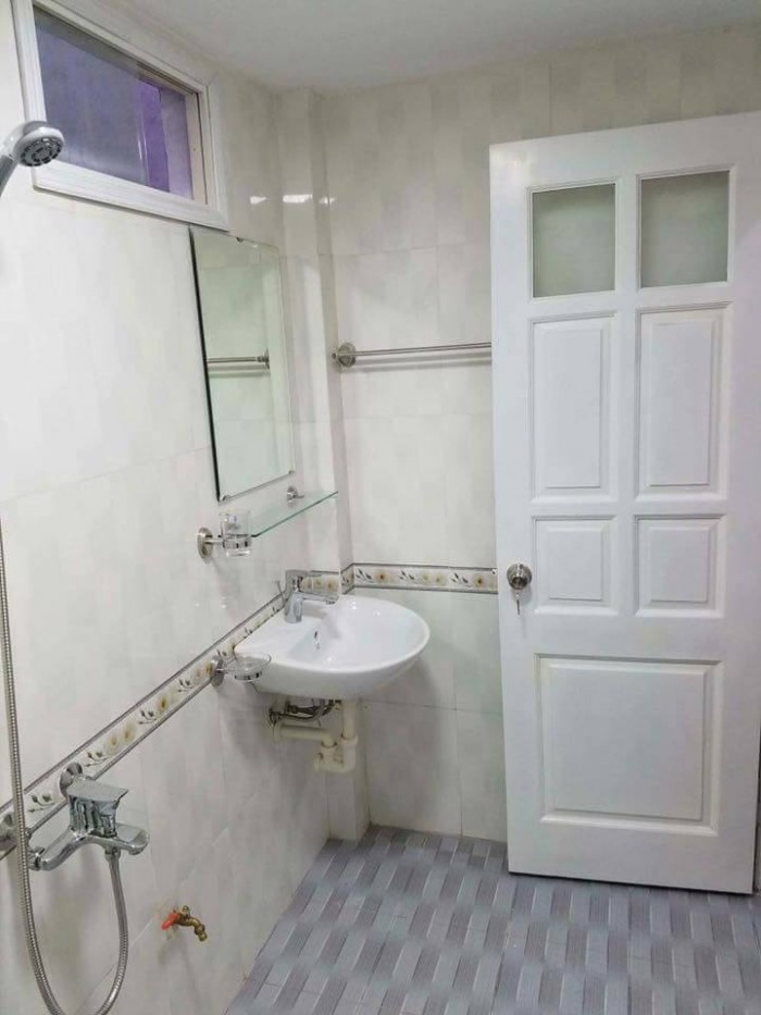 Cần bán nhà Minh Khai 41m2, 5 tầng, Mt 5.25m hướng ĐTT.