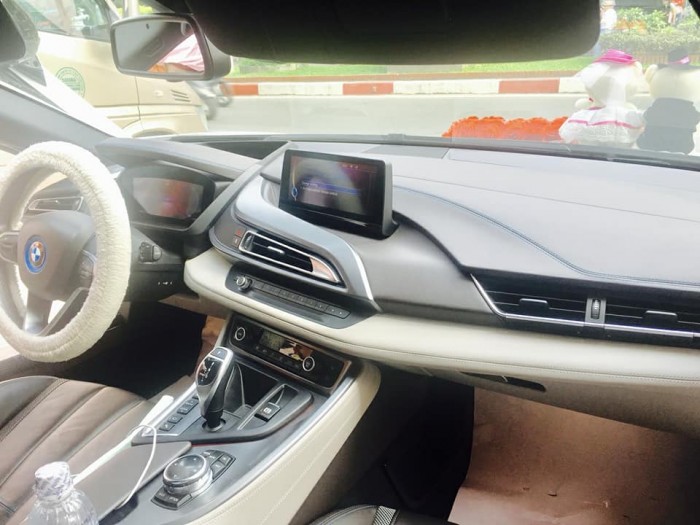 Siêu xe BMW I8 model 2015 AT màu pha lê trắng nhập khẩu Mỹ