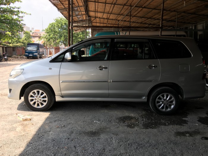 Xe nhà cần bán TOYOTA INNOVA 2013 dòng E