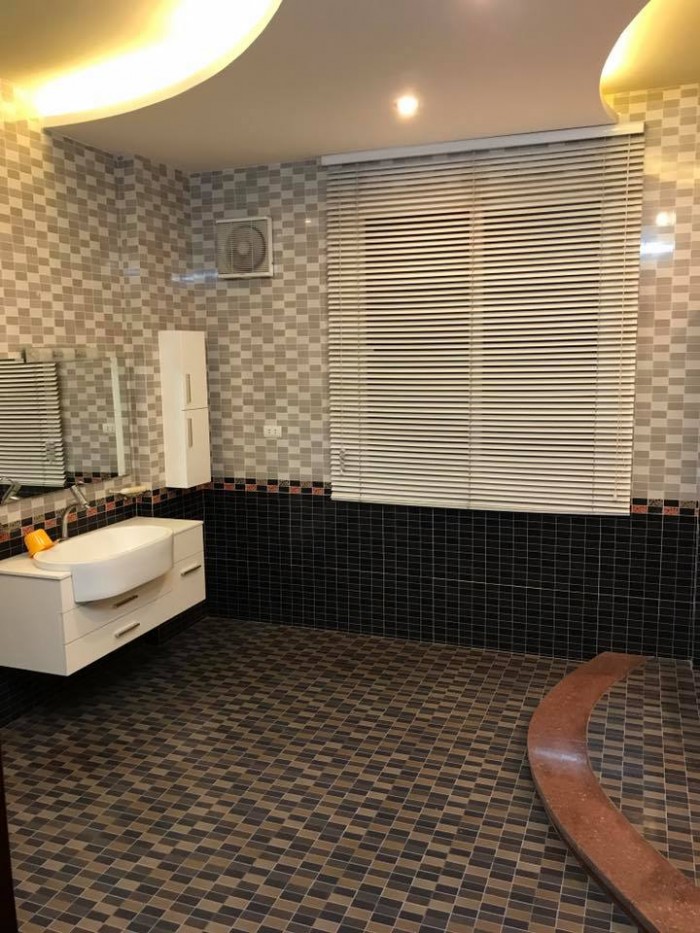 Mặt phố Hào Nam 55m x 6 tầng thang máy, thông sàn, KD buôn bán sầm uất.