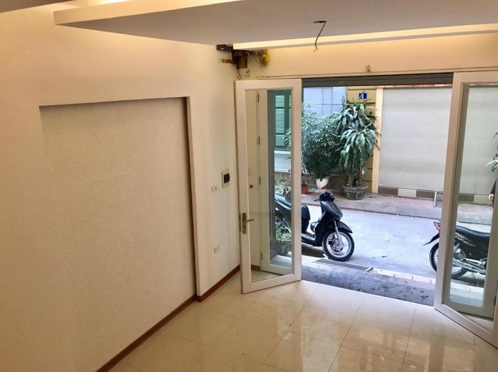 Nhà đẹp ở luôn Phố Lê Trọng Tấn 35m2, 5 tầng, Mt 3.5m