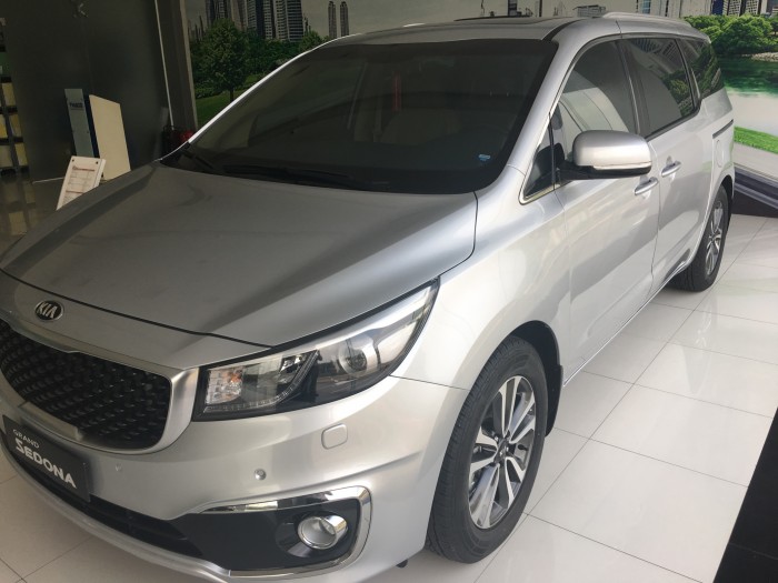 Xe KiA SEDONA 2.2 DATH 2018 màu bạc