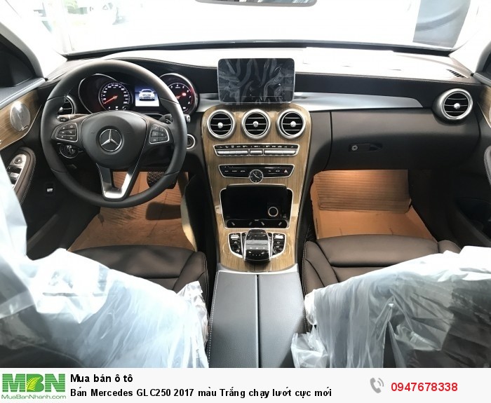 Bán Mercedes GLC250 2017 màu Trắng chạy lướt cực mới