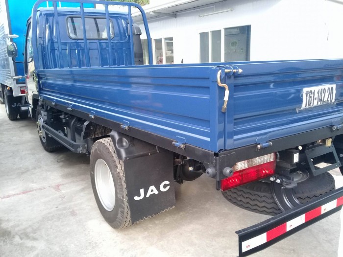 Bán xe tải Jac 2400kg, thùng dài 3m720, xe có máy lạnh, bán xe trả góp thủ tục nhanh