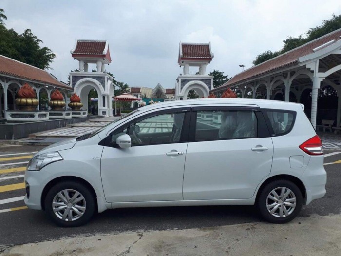 Suzuki Ertiga 7 chỗ màu trắng nhập khẩu 100%