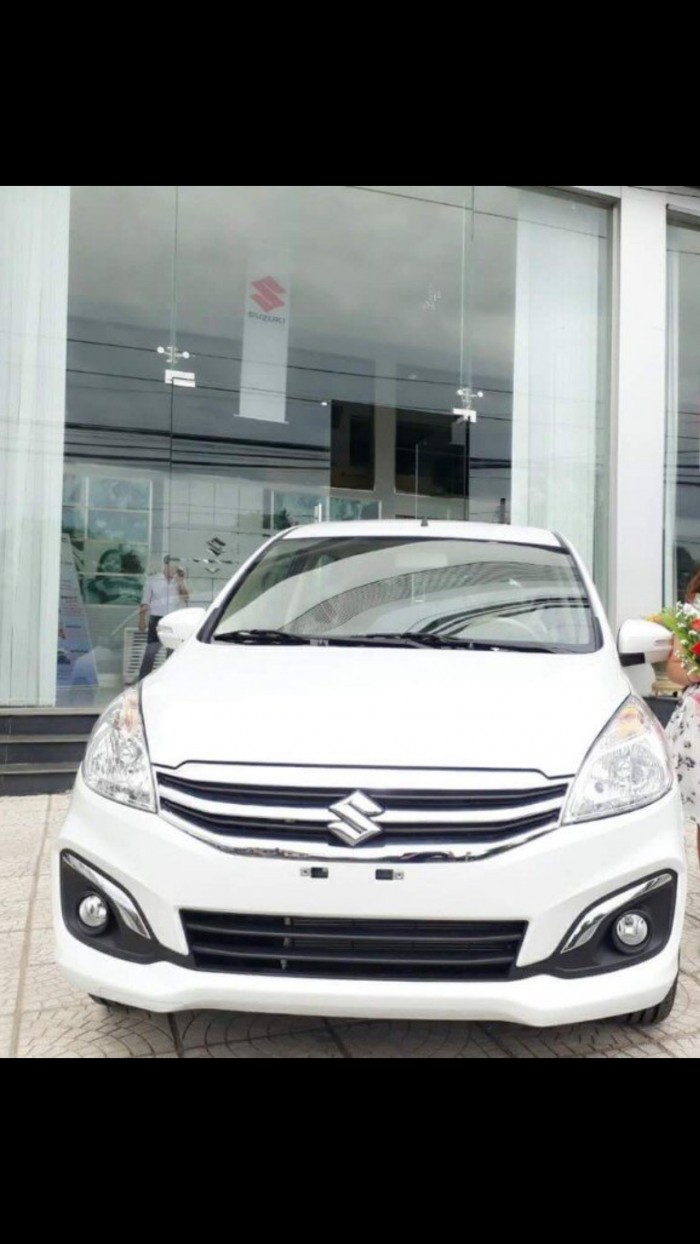Suzuki Ertiga 7 chỗ màu trắng nhập khẩu 100%