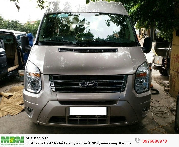 Ford Transit 2.4 16 chỗ Luxury sản xuất 2017, màu vàng. Biển Hà Nội