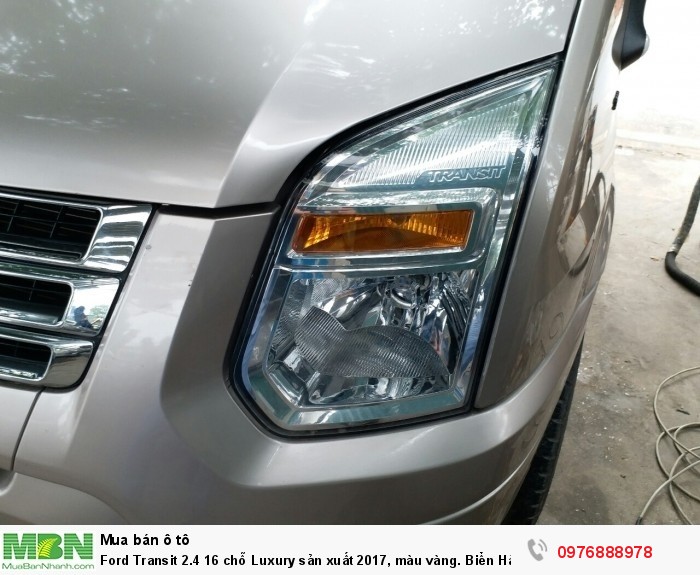 Ford Transit 2.4 16 chỗ Luxury sản xuất 2017, màu vàng. Biển Hà Nội