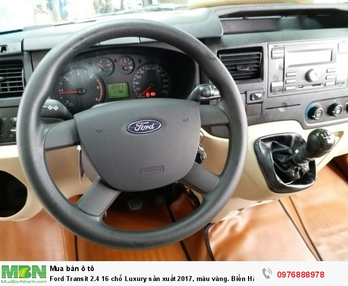 Ford Transit 2.4 16 chỗ Luxury sản xuất 2017, màu vàng. Biển Hà Nội