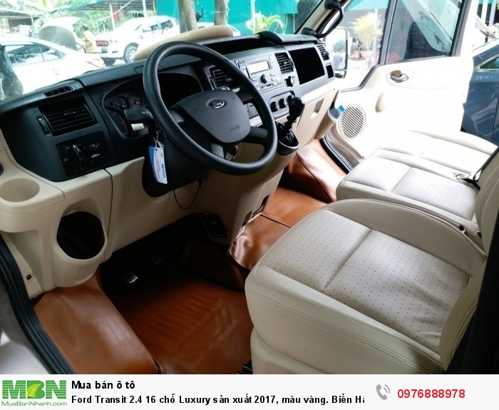 Ford Transit 2.4 16 chỗ Luxury sản xuất 2017, màu vàng. Biển Hà Nội