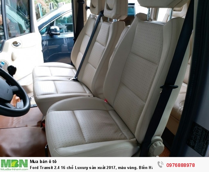 Ford Transit 2.4 16 chỗ Luxury sản xuất 2017, màu vàng. Biển Hà Nội