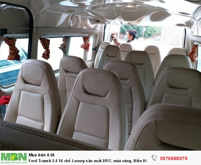 Ford Transit 2.4 16 chỗ Luxury sản xuất 2017, màu vàng. Biển Hà Nội