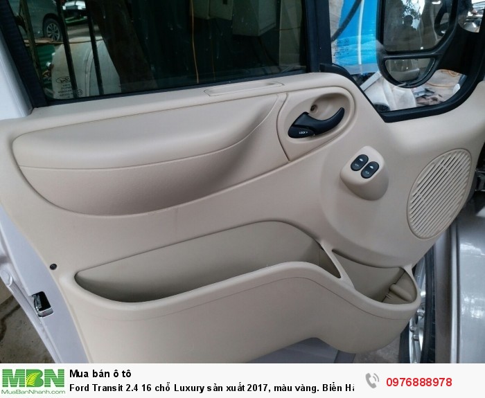 Ford Transit 2.4 16 chỗ Luxury sản xuất 2017, màu vàng. Biển Hà Nội