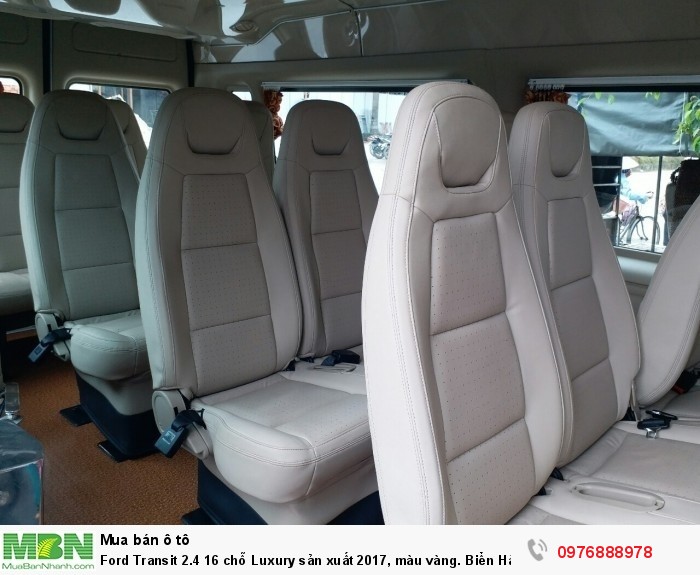 Ford Transit 2.4 16 chỗ Luxury sản xuất 2017, màu vàng. Biển Hà Nội