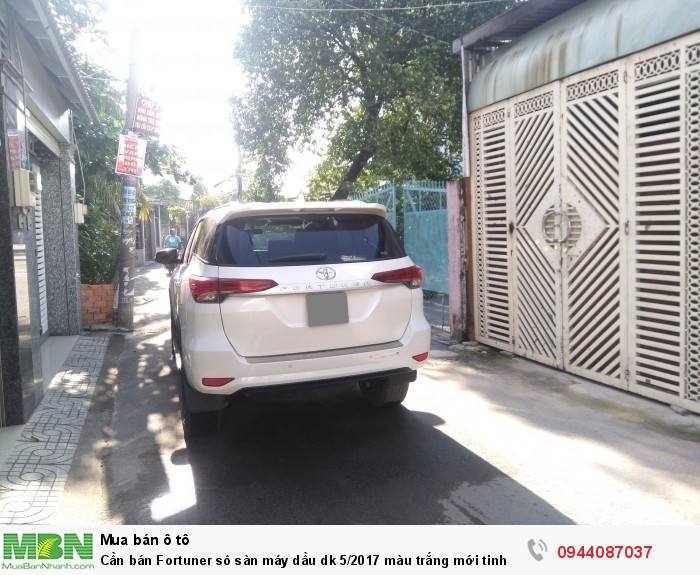 Cần bán Fortuner sô sàn máy dầu dk 5/2017 màu trắng mới tinh như hãng