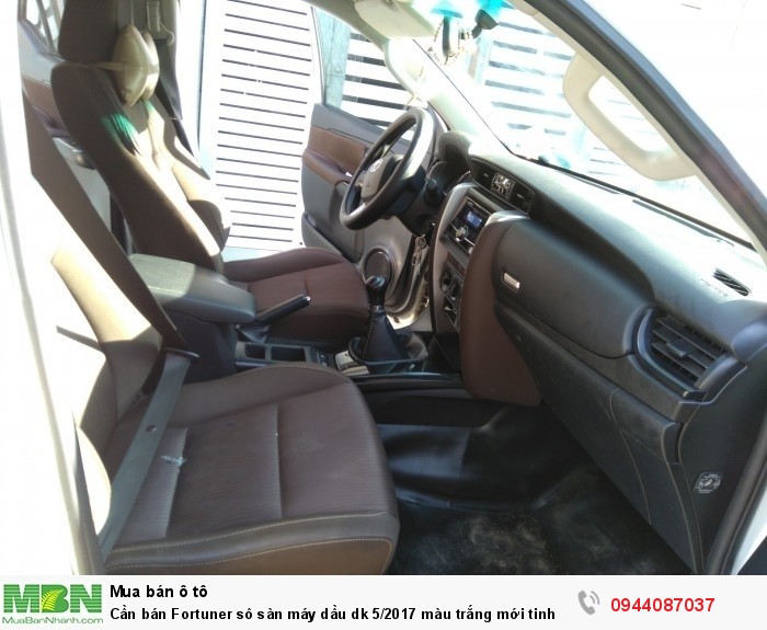 Cần bán Fortuner sô sàn máy dầu dk 5/2017 màu trắng mới tinh như hãng