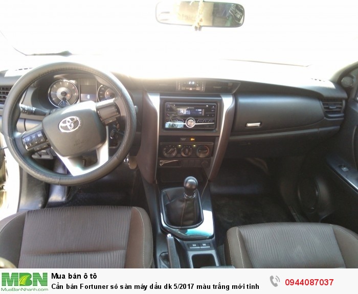 Cần bán Fortuner sô sàn máy dầu dk 5/2017 màu trắng mới tinh như hãng
