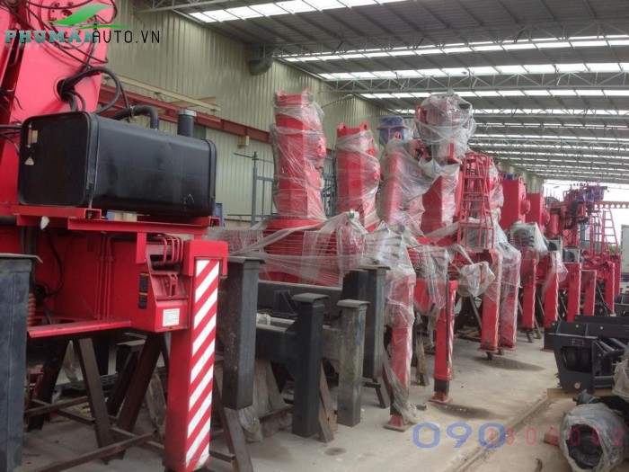 Xe tải cẩu Hino FC9JLSW 6,4 tấn gắn cẩu Unic UR-V 500 5 tấn 4