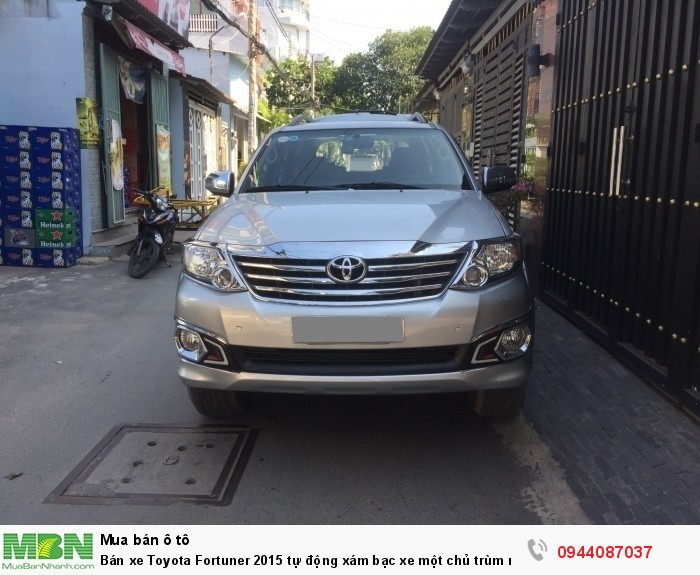 Bán xe Toyota Fortuner 2015 tự động xám bạc xe một chủ trùm mền