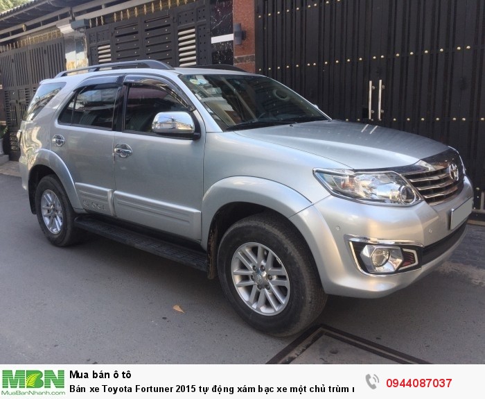 Bán xe Toyota Fortuner 2015 tự động xám bạc xe một chủ trùm mền