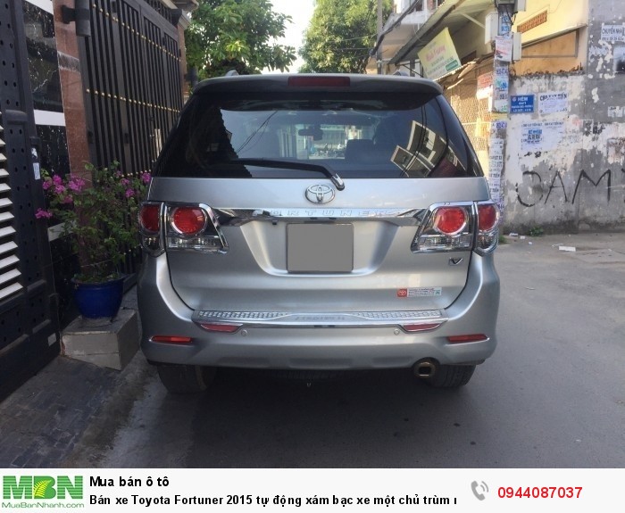 Bán xe Toyota Fortuner 2015 tự động xám bạc xe một chủ trùm mền