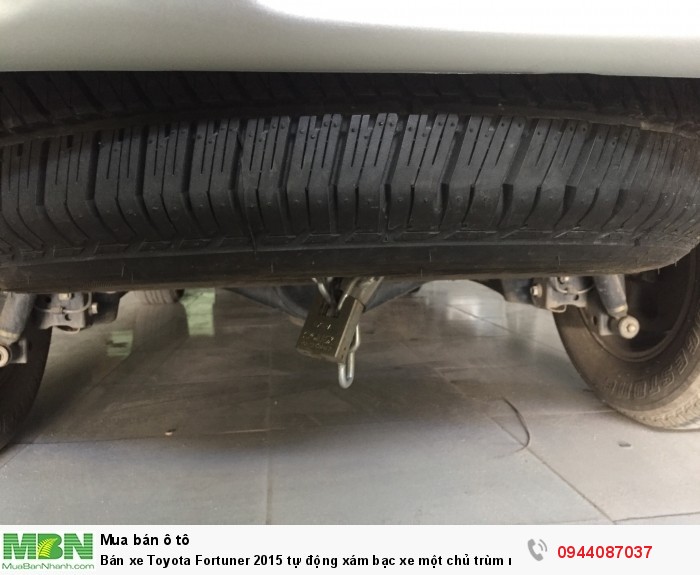 Bán xe Toyota Fortuner 2015 tự động xám bạc xe một chủ trùm mền