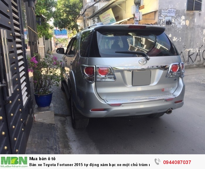 Bán xe Toyota Fortuner 2015 tự động xám bạc xe một chủ trùm mền