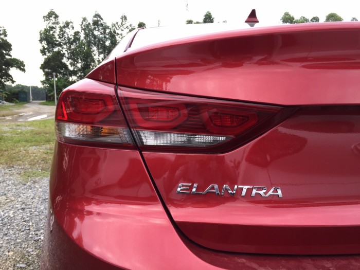(Hyundai Giải Phóng) Hyundai Elantra 1.6 AT giao xe ngay