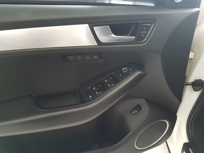 Bán Audi Q5 3.2AT Sline model 2010, màu trắng, chính chủ từ đầu
