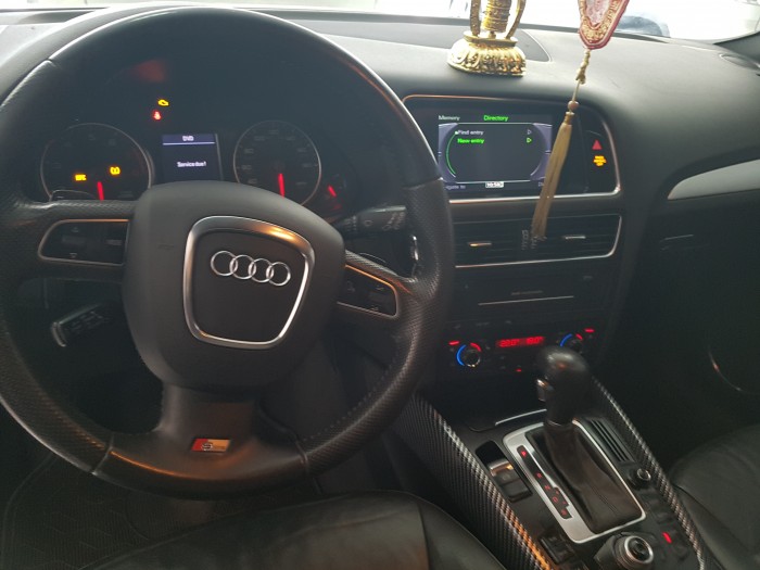Bán Audi Q5 3.2AT Sline model 2010, màu trắng, chính chủ từ đầu