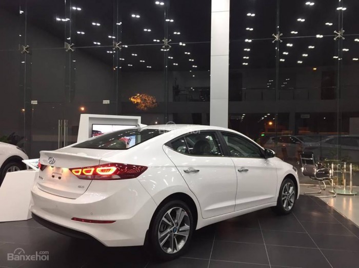 Hyundai Elantra Áp Dụng Giá 2018 sớm – Giảm đến 80 triệu đồng