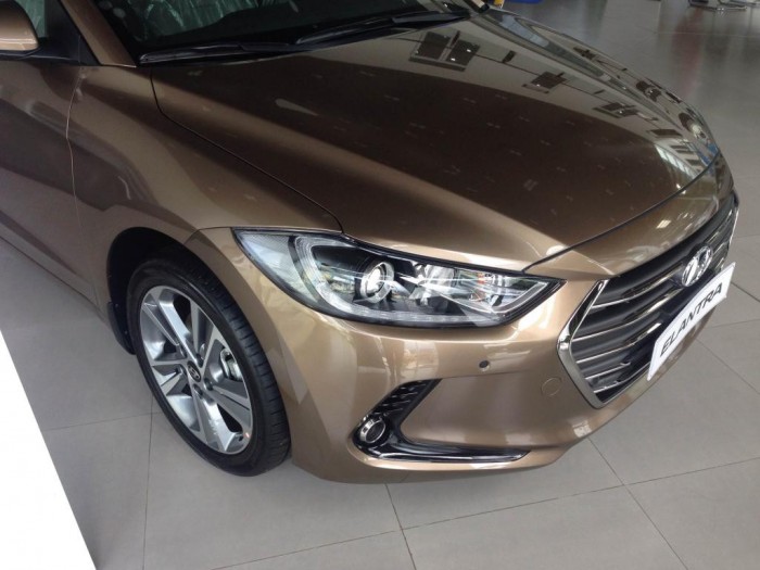 Hyundai Elantra Áp Dụng Giá 2018 sớm – Giảm đến 80 triệu đồng