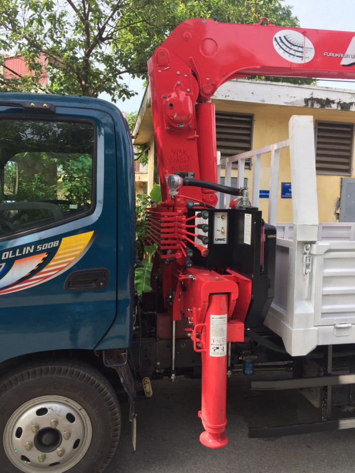 Xe Thaco trường hải Olin500B  5 tấn gắn cẩu Unic 3 tấn