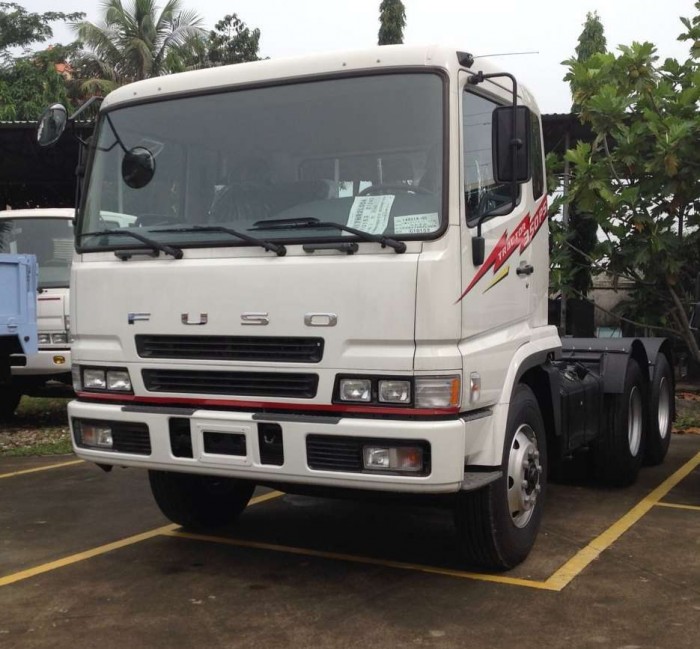 Thanh lý 2 đầu kéo Mitsubishi Fuso FV 2015, giá siêu rẻ