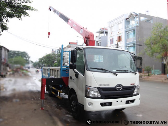 Bán Trả Góp  Xe Tải Hino 6 Tấn Gắn Cẩu Lãi Suất Ưu Đãi - Xe Có Sẵn Giao ngay-Đại Lý Xe Hino Sài Gòn.