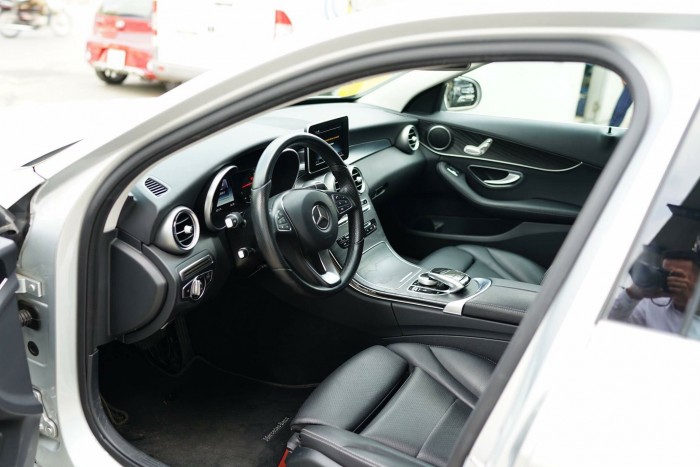 Mercedes C200 2016 Thanh Toán 300 Triệu là Nhận Xe