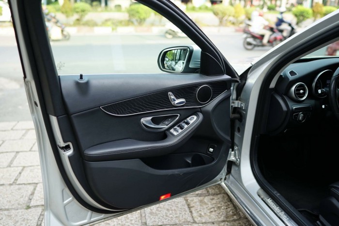 Mercedes C200 2016 Thanh Toán 300 Triệu là Nhận Xe