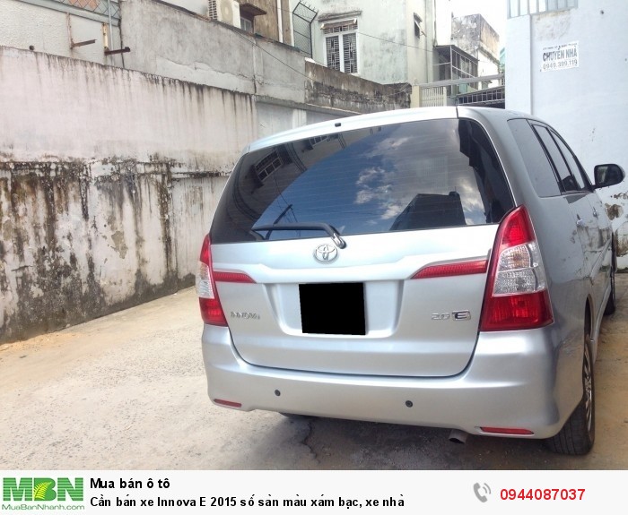 Cần bán xe Innova E 2015 số sàn màu xám bạc, xe nhà
