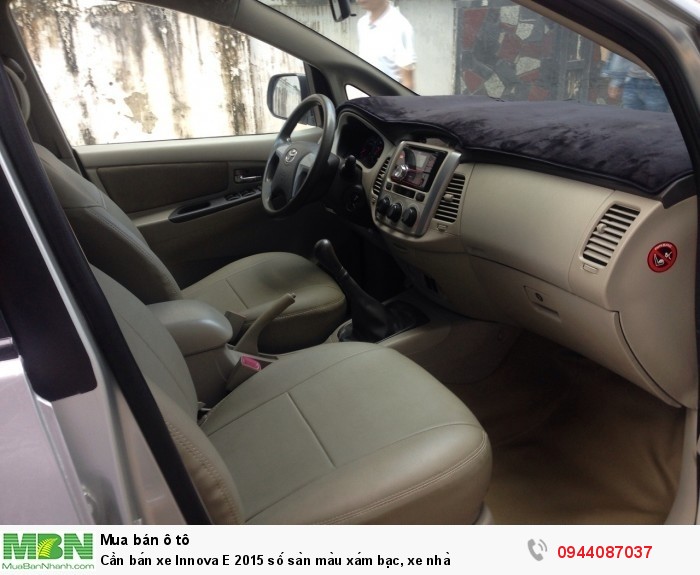 Cần bán xe Innova E 2015 số sàn màu xám bạc, xe nhà