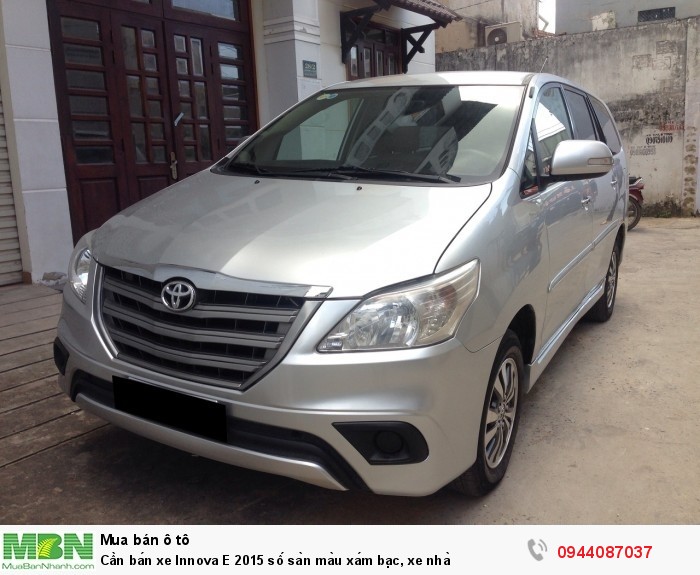 Cần bán xe Innova E 2015 số sàn màu xám bạc, xe nhà