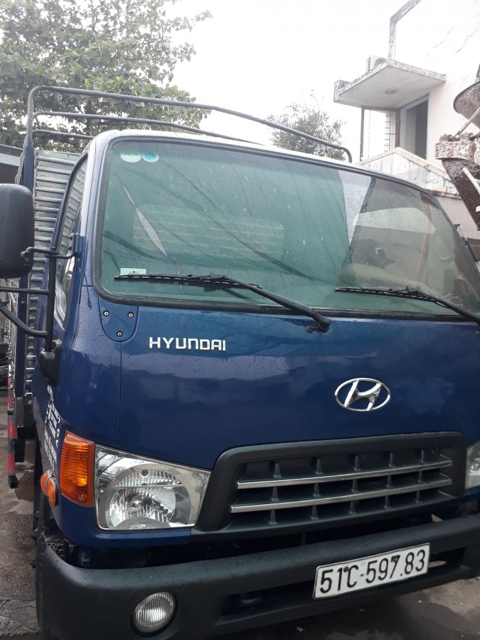 Hyundai HD65 thùng bạt hạ tải vào tp ban ngày, xe đời 2015, vỏ 80%