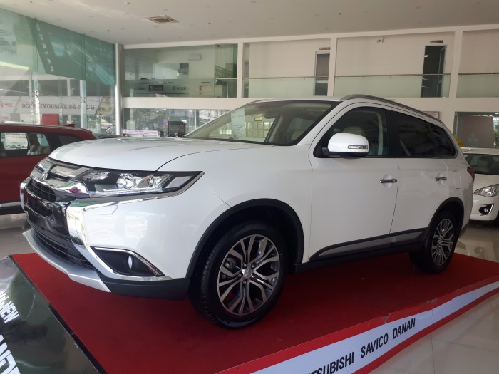 Mitsubishi Outlander mới nhập Nhật,phiên bản cao cấp giá chỉ 1 tỉ 78 triệu đồng.