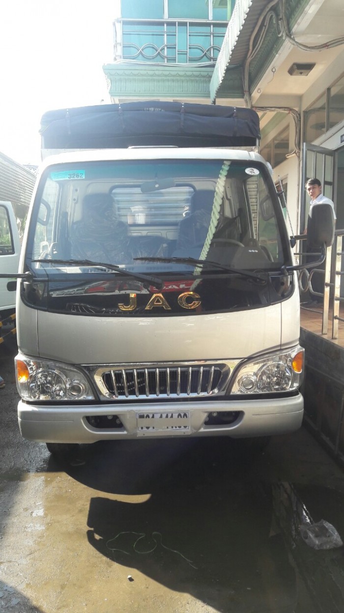 Xe tải Jac 2,4 tấn / 2.4t / 2t4 thùng mui bạt giá rẻ